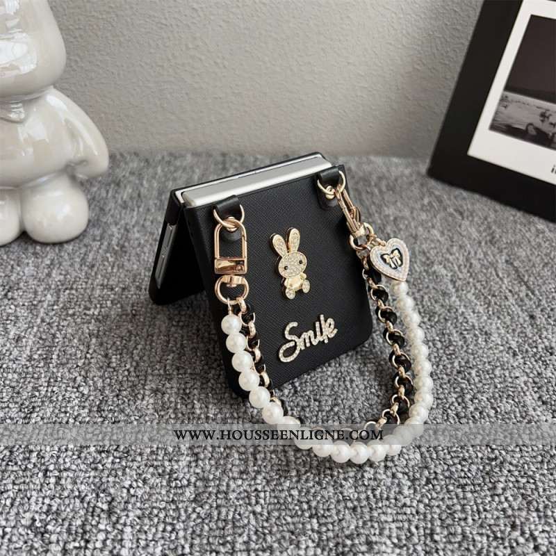 Coque Samsung Galaxy Z Flip 7 Lapin Smile avec Bracelet